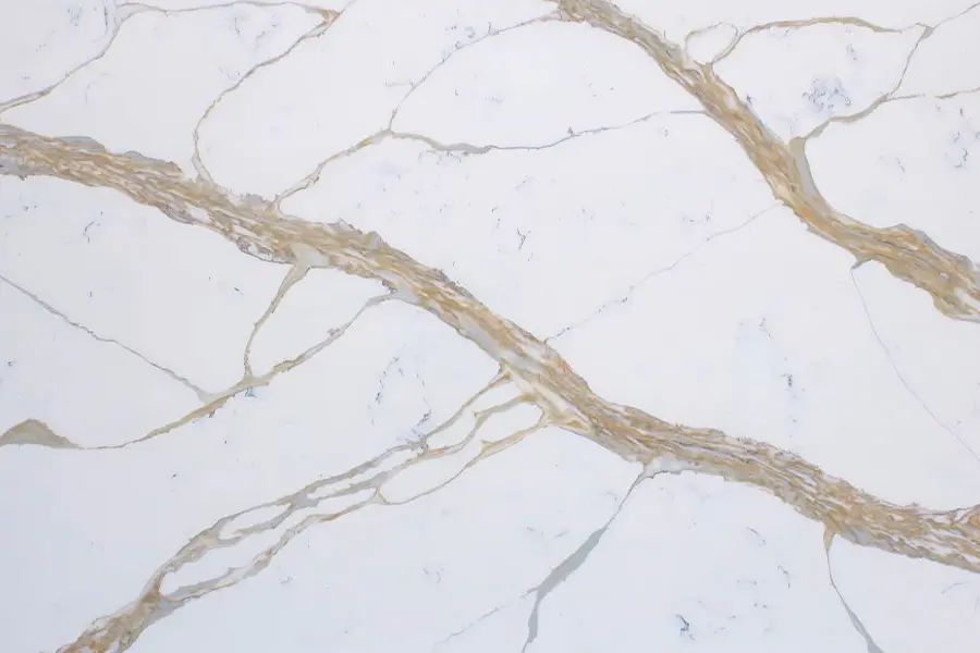 Engineered quartz slab with refined consistent veining